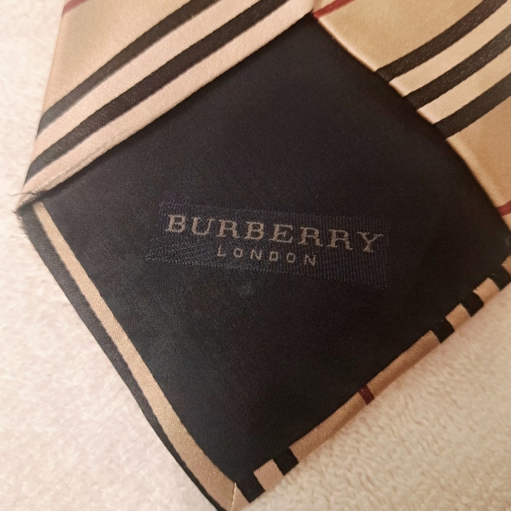 Burberry London 100% Silk Mens Tie - Picture 9 of 10